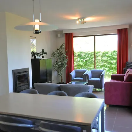 W Fireplace & Garden, Cleaning Included Appartement